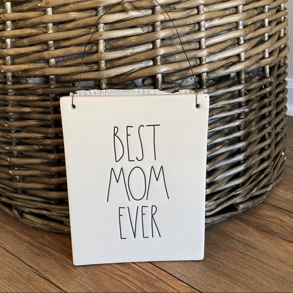 💝{$FIRM} Rae Dunn “Best Mom Ever” Wall Plaque💝 - Picture 2 of 5
